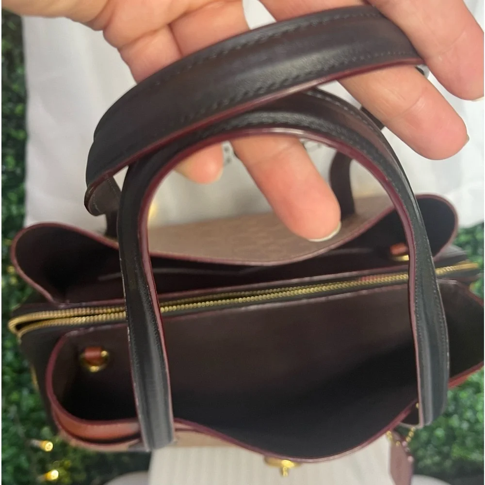 Coach Lora Carryall Triple Compartment Tote Shoulder Bag.‎